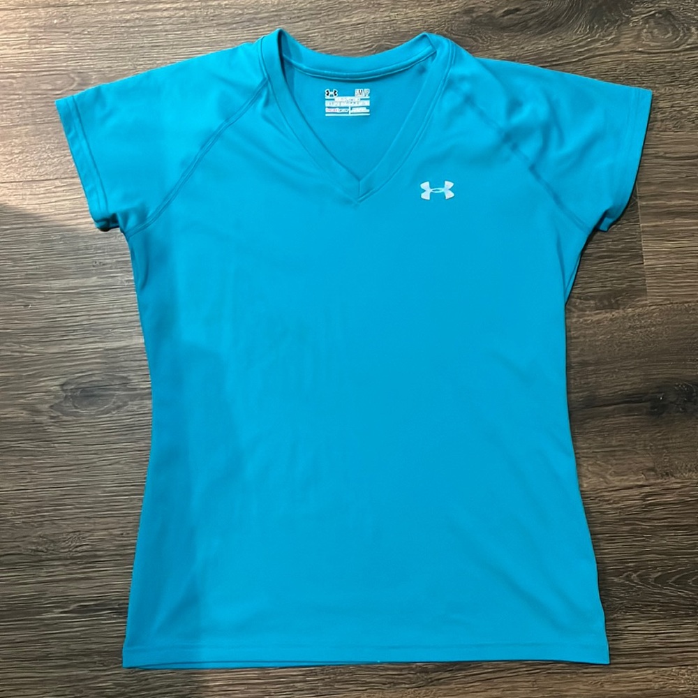 Women’s size small heat gear UA tee.